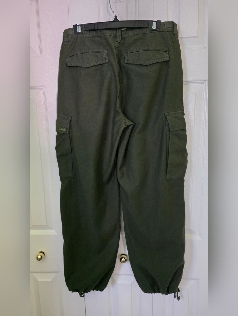 Aritzia TNA Olive Supply Cargo Pants for Woman 8 - Picture 6 of 10